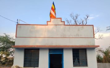 कवठे महांकाळ : अलकुड (एस) ग्रामपंचायतीच्या दुर्लक्षामुळे मागासवर्गीय समाजमंदिर दुरावस्थेत; दीड वर्षांपासून केवळ आश्वासनांचीच खैरात..