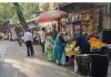 मुलुंड पूर्व येथील एल. टी. रोडवर अनधिकृत फेरीवाल्यांमुळे फूटपाथ गायब, BMC प्रशासन ढिम्म!