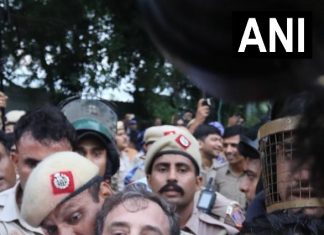 LOP राहुल गांधींना दिल्ली पोलिसांकडून अटक; लोक कल्याण मार्गावर जोरदार निदर्शने!
