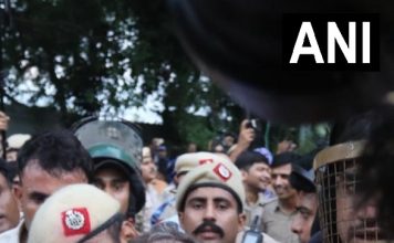 LOP राहुल गांधींना दिल्ली पोलिसांकडून अटक; लोक कल्याण मार्गावर जोरदार निदर्शने!
